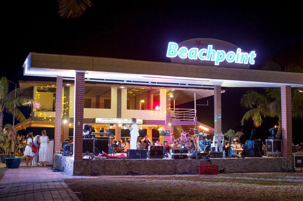Subic Bay Whiterock Beach Hotel And Waterpark מראה חיצוני תמונה