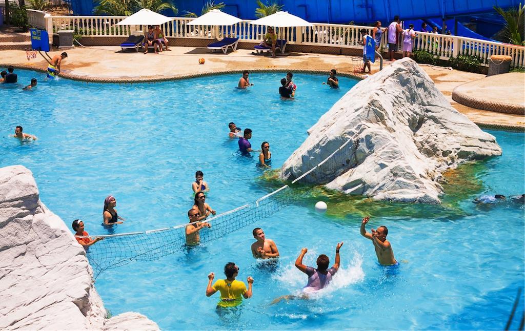 Subic Bay Whiterock Beach Hotel And Waterpark מראה חיצוני תמונה